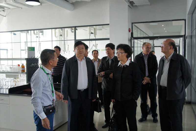 2月18日农业部种植业司陈友权副司长、农业部药检所季颖总农艺师等一行到广东开展新的《农药管理条例》配套规章制度修订调研，广东省农业厅黄斌民副厅长等参加调研